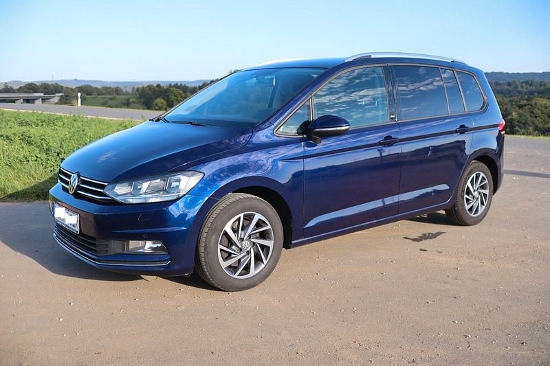 Blau Gebraucht 2017 VW Touran Sound Van / Kleinbus | 12.700 € (Fairer Preis) - Bild 1/4