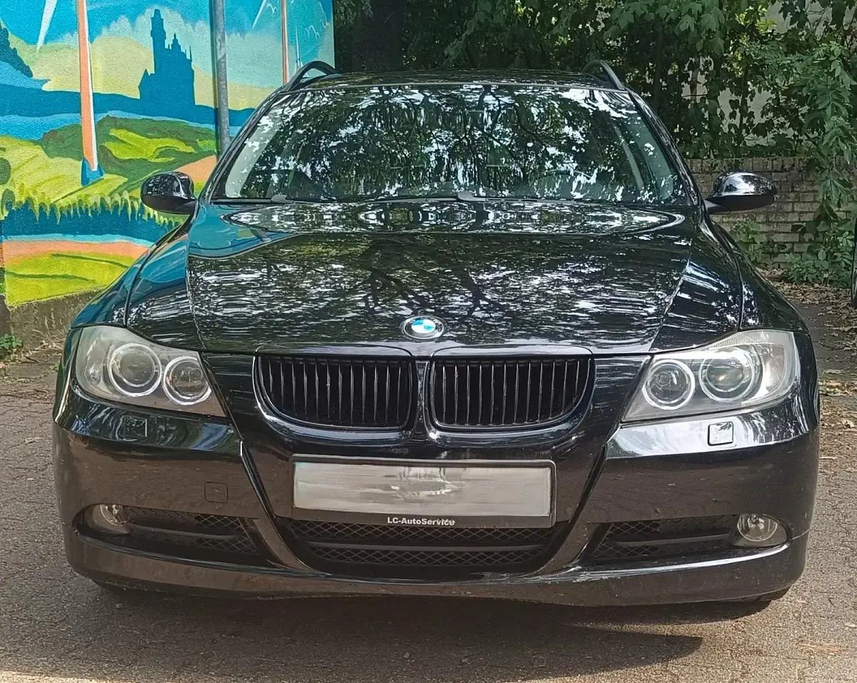Gebraucht BMW 320 150 PS (110 kW) 2007 Schwarz Kombi
