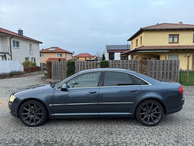 Grau Gebraucht 2005 Audi A8 Comfort Limousine | 6.850 € (Superpreis) - Bild 1/4
