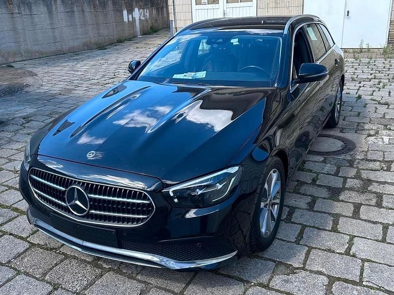 Schwarz Gebraucht 2021 Mercedes E200 Kombi | 28.900 € (Guter Preis) - Bild 1/4