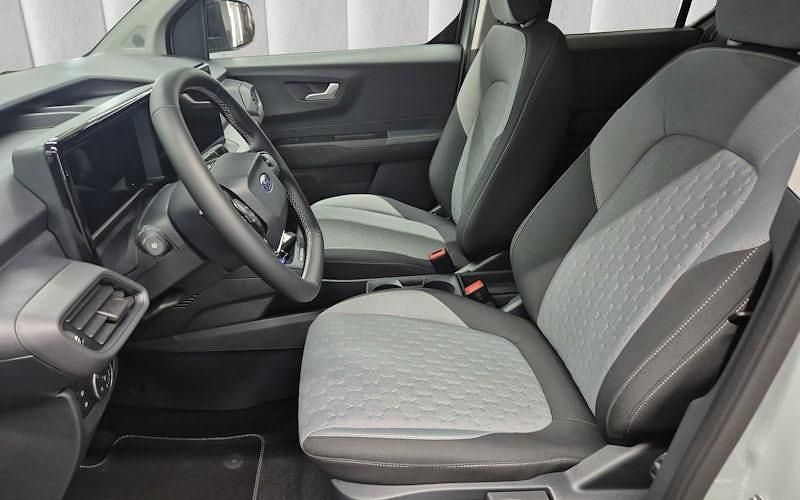 Neu Ford Tourneo Courier Titanium 100 kW (136 PS) 2026 Grau Van / Kleinbus