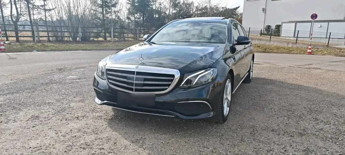 Używany Mercedes E220 Exclusive 194 KM (142 kW) 2018 Czarny Kombi