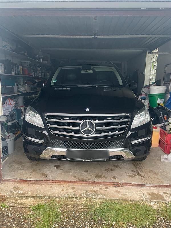 Schwarz Gebraucht 2012 Mercedes ML350 SUV | 19.350 € (Fairer Preis) - Bild 1/4