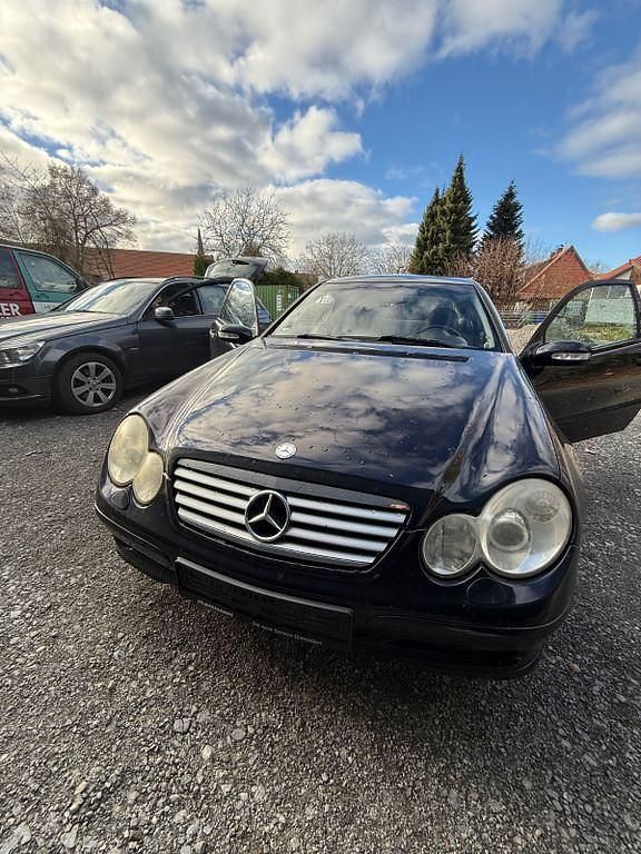 Schwarz Gebraucht 2003 Mercedes C220 Coupé | 1.000 € (Superpreis) - Bild 1/4