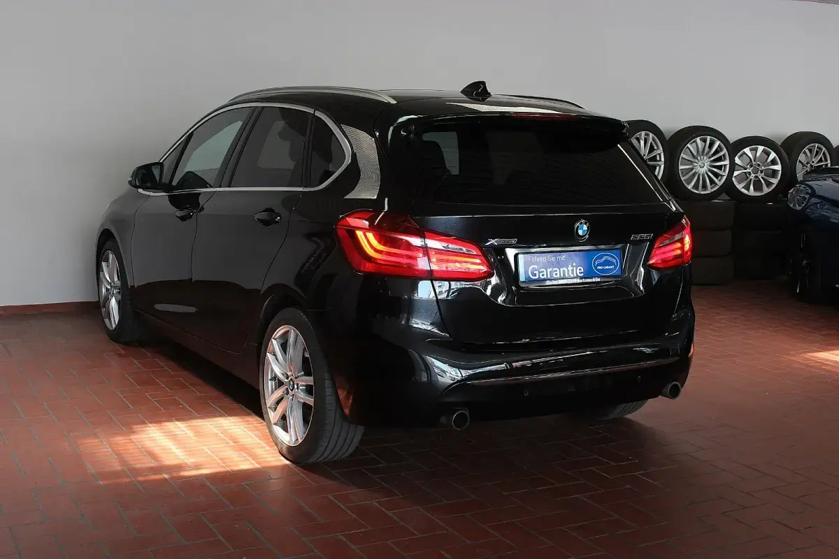 Gebraucht BMW 225 Active Tourer Luxury Line 231 PS (169 kW) 2015 Van / Kleinbus
