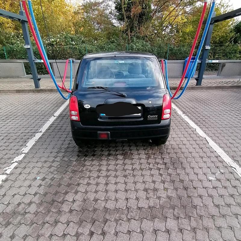 Gebraucht Daihatsu Cuore 56 PS (41 kW) 2002 Schwarz Kleinwagen