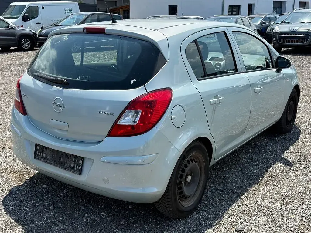 Gebraucht Opel Corsa Edition 80 PS (58 kW) 2009 Grün Kleinwagen