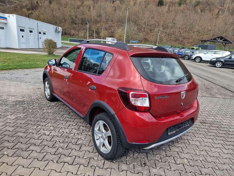 Gebraucht Dacia Sandero Stepway Ambiance 90 PS (66 kW) 2014 Feuerrot Kleinwagen