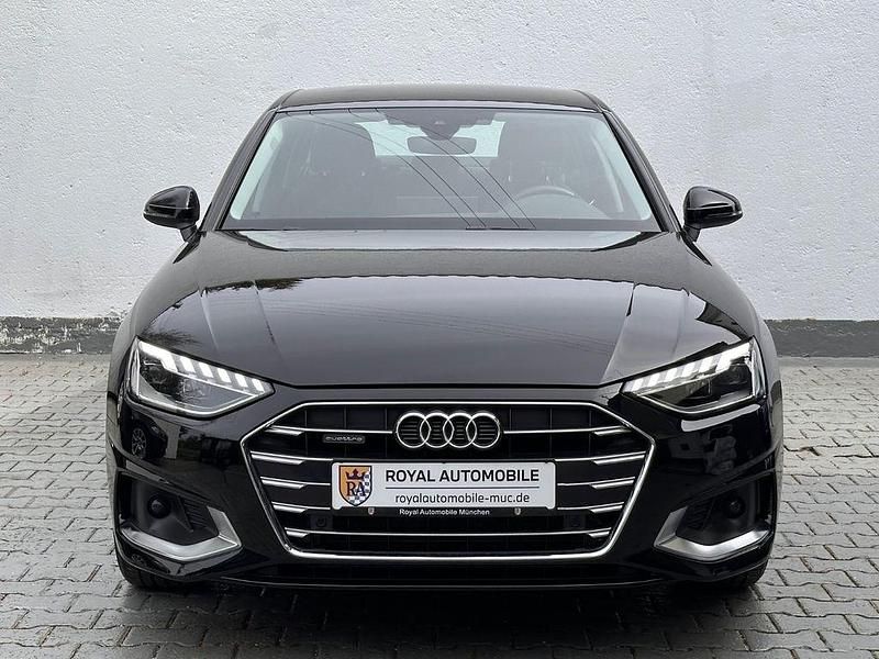 Second-hand Audi A4 Advanced 204 CP (150 kW) 2023 Negru Berlinǎ