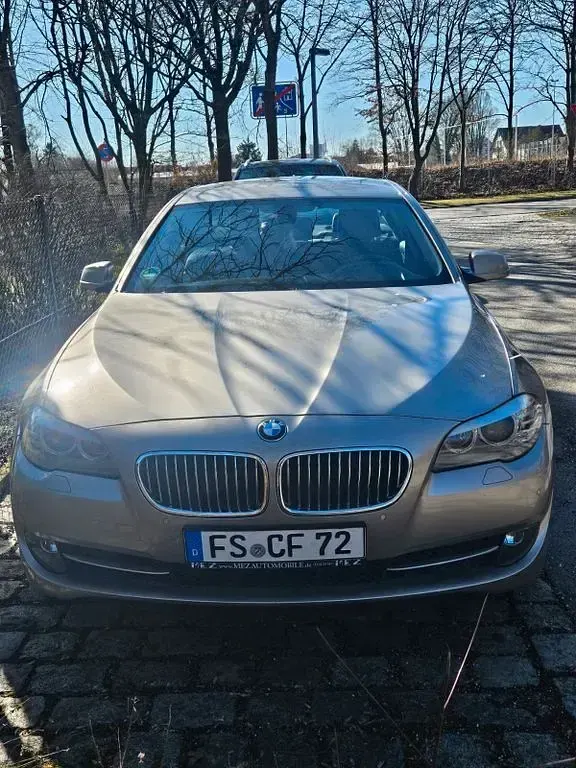 Second-hand BMW 520 Efficient Dynamics 184 CP (135 kW) 2011 Bej Berlinǎ