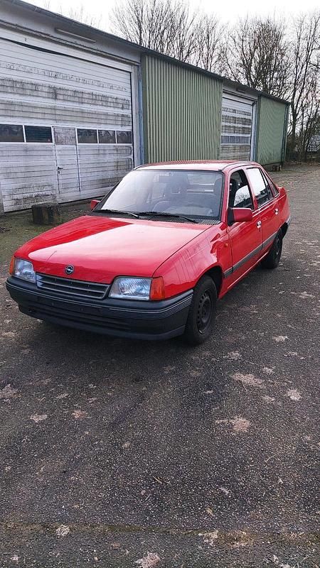 Rot Gebraucht 1992 Opel Kadett Limousine | 1.799 € - Bild 1/4