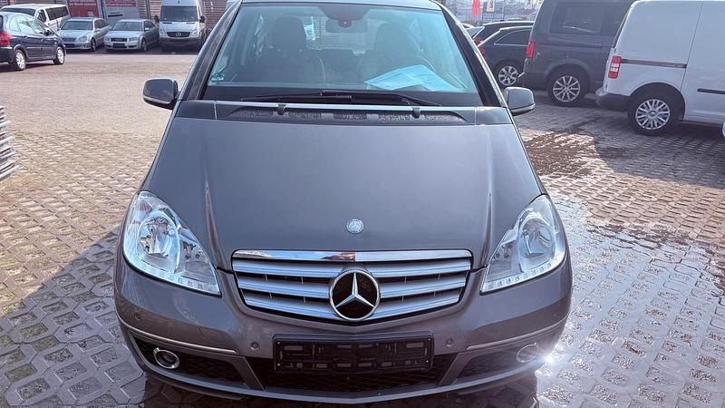 Gebraucht Mercedes A180 116 PS (85 kW) 2009 Grau Limousine