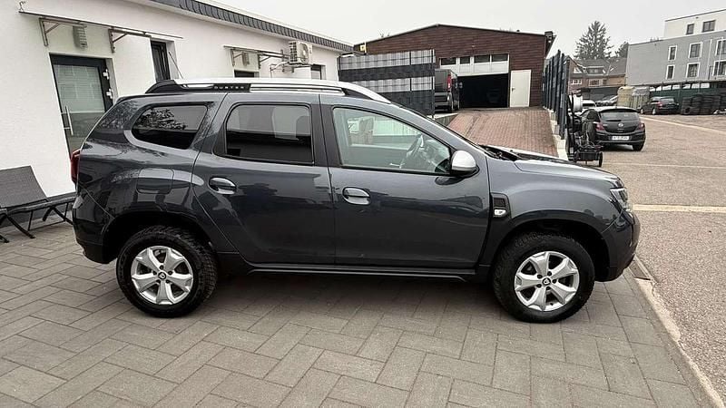 Gebraucht Dacia Duster Comfort 114 PS (83 kW) 2019 Grau "comete" SUV