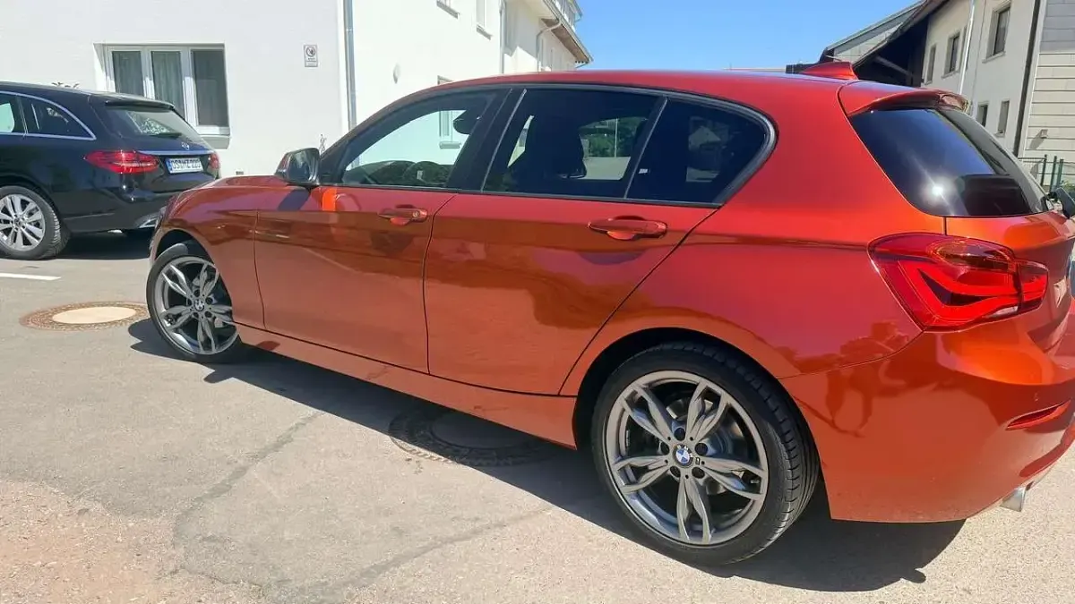 Gebraucht BMW 118 Advantage 140 PS (102 kW) 2018 Orange Kleinwagen