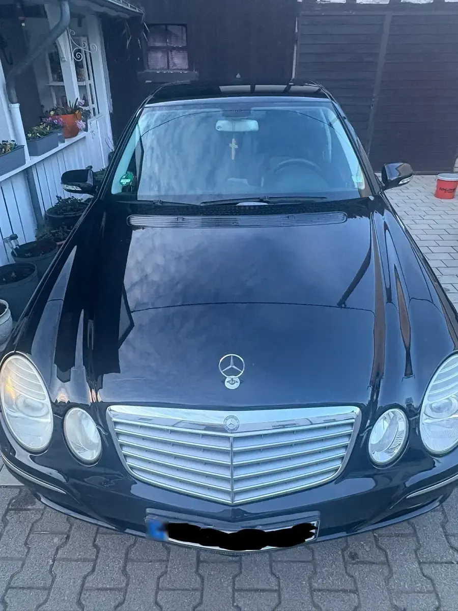 Gebraucht Mercedes E200 Avantgarde 163 PS (119 kW) 2010 Schwarz Limousine