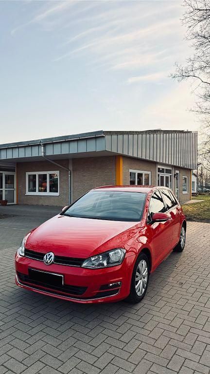 Gebraucht VW Golf VII Allstar 86 PS (63 kW) 2016 Rot Limousine