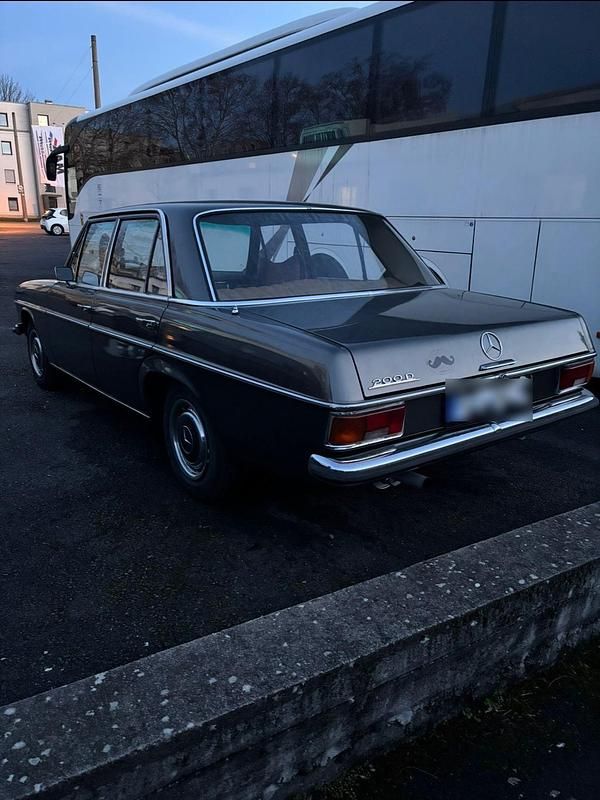 Gebraucht Mercedes 200 54 PS (39 kW) 1973 Grau Limousine