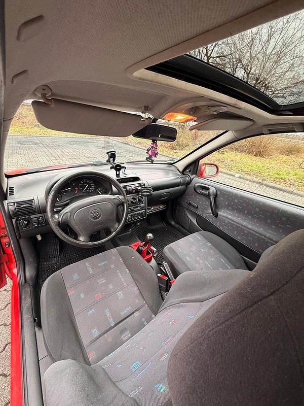 Gebraucht Opel Corsa 54 PS (39 kW) 1998 Rot Kleinwagen