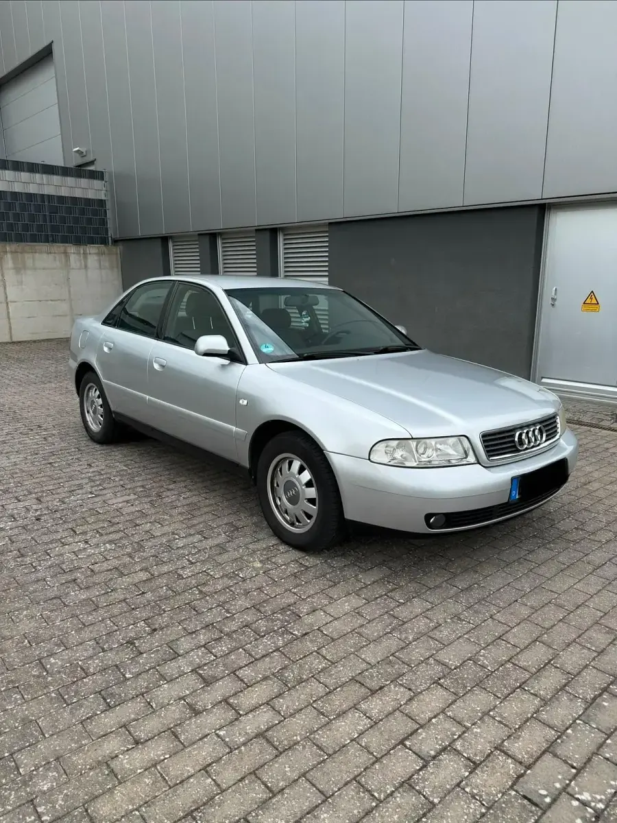 Gebraucht Audi A4 Design 125 PS (91 kW) 2000 Silber Limousine