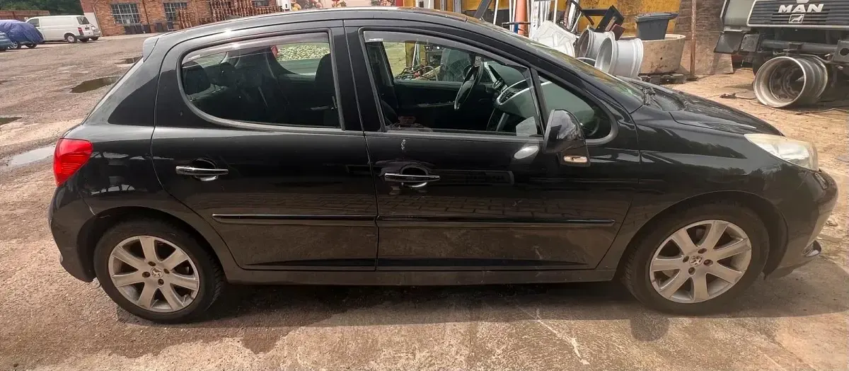 Gebraucht Peugeot 207 120 PS (88 kW) 2008 Schwarz Kleinwagen