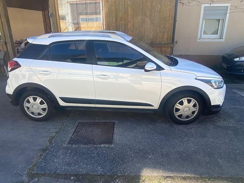 Gebraucht Hyundai i20 Active 120 PS (88 kW) 2017 Weiß Kleinwagen