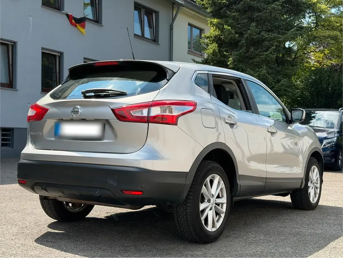 Gebraucht Nissan Qashqai Acenta 116 PS (85 kW) 2016 Silber SUV