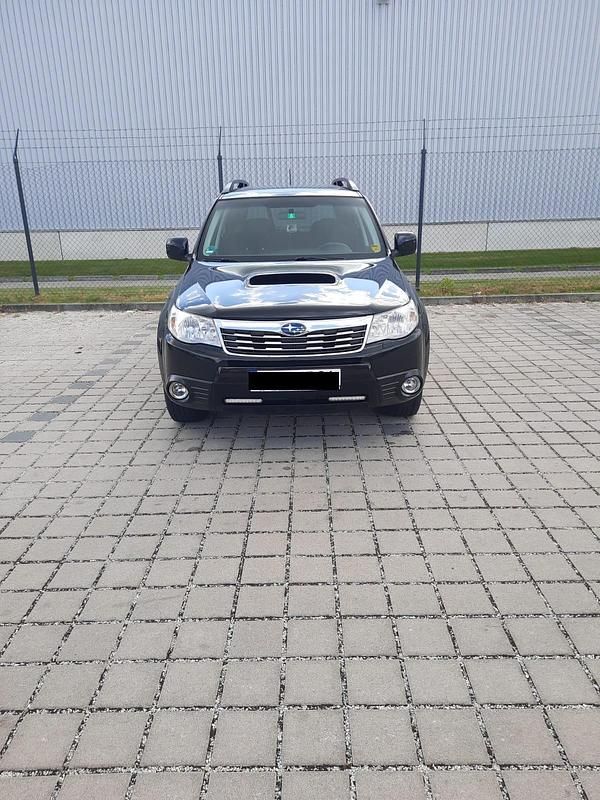 Schwarz Gebraucht 2010 Subaru Forester SUV | 4.700 € (Teuer) - Bild 1/4