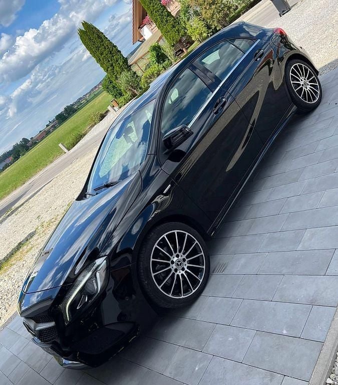 Schwarz Gebraucht 2018 Mercedes A200 Edition Limousine | 19.400 € (Teuer) - Bild 1/4