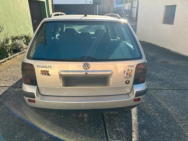 Gebraucht VW Passat 101 PS (74 kW) 1999 Silber Kombi