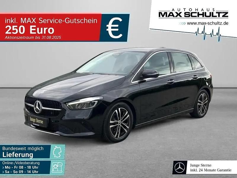 Metalliclack kosmosschwarz Gebraucht 2024 Mercedes B180 Premium Van / Kleinbus | 32.900 € (Teuer) - Bild 1/4