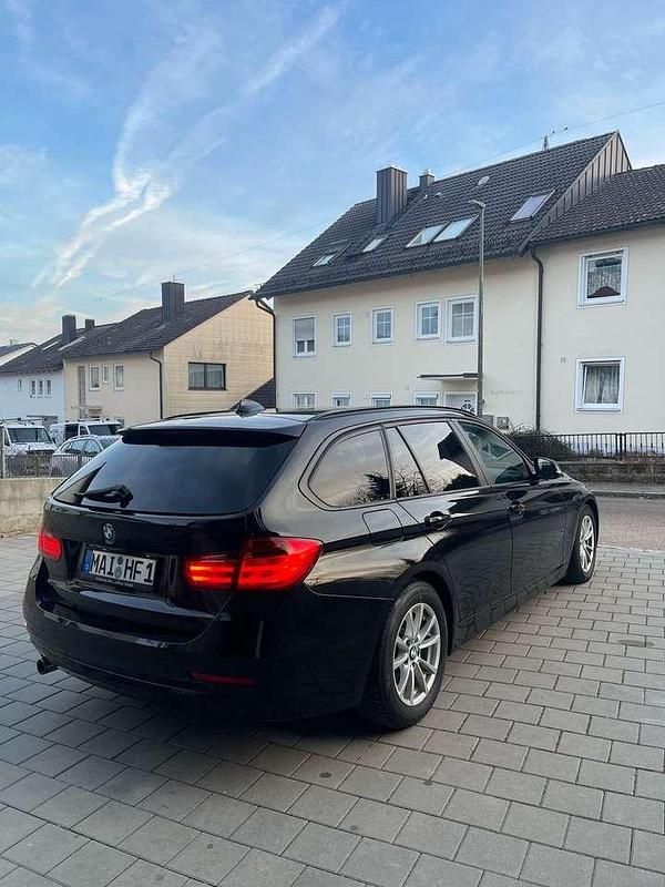 Gebraucht BMW 320 184 PS (135 kW) 2013 Schwarz Kombi