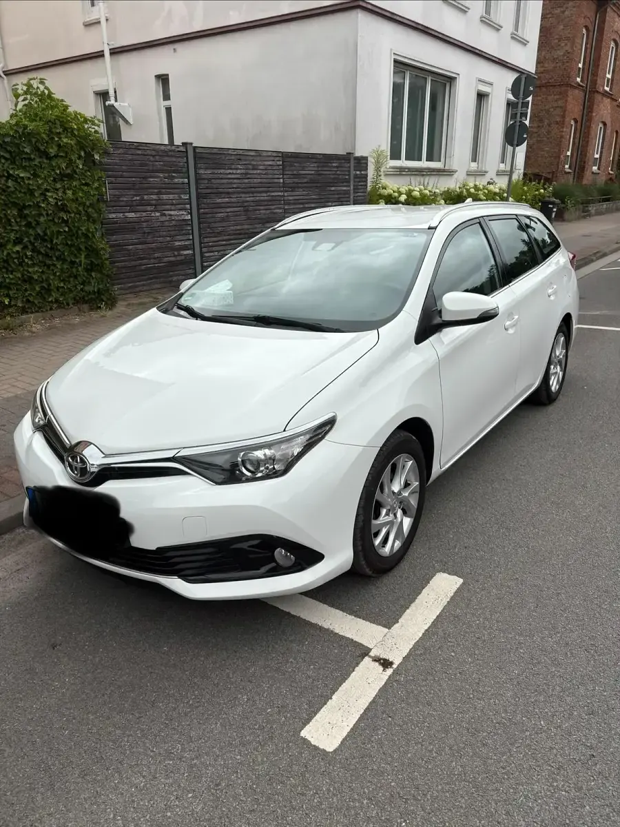 Gebraucht Toyota Auris Comfort 116 PS (85 kW) 2018 Weiß Kombi