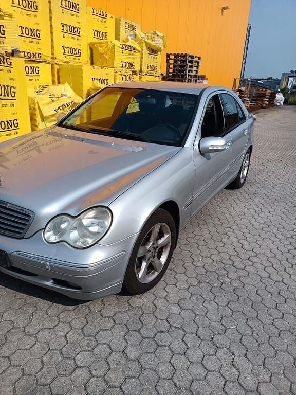 Silber Gebraucht 2004 Mercedes C200 Classic Limousine | 1.490 € (Superpreis) - Bild 1/4
