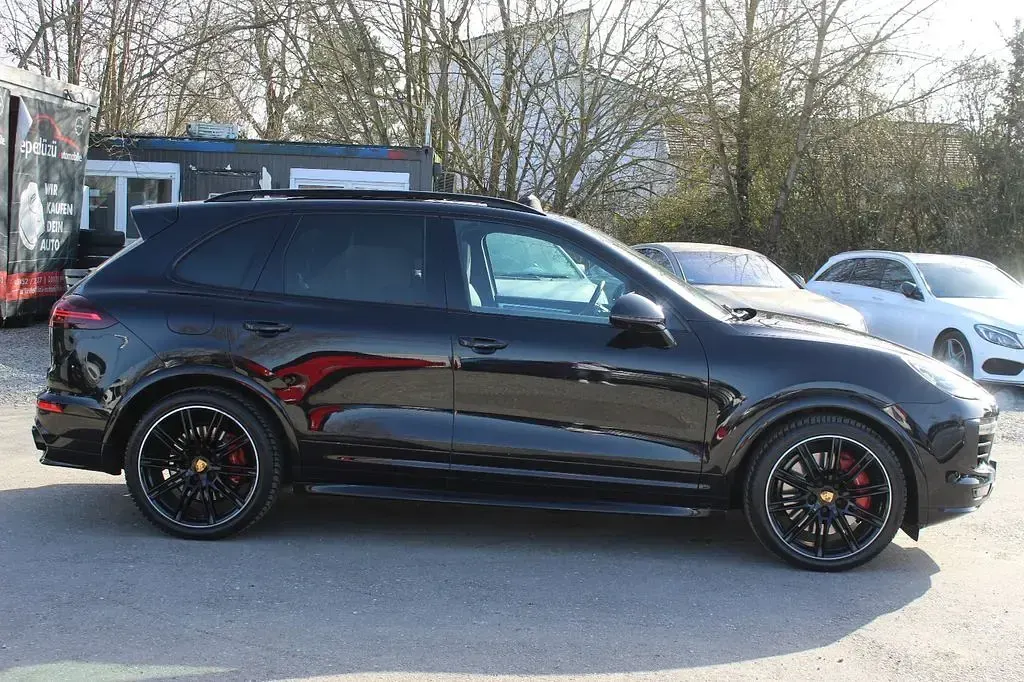 Gebraucht Porsche Cayenne 441 PS (324 kW) 2016 Tiefschwarz SUV