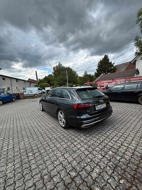 Gebraucht Audi A4 Advanced Plus 190 PS (139 kW) 2020 Grau Kombi