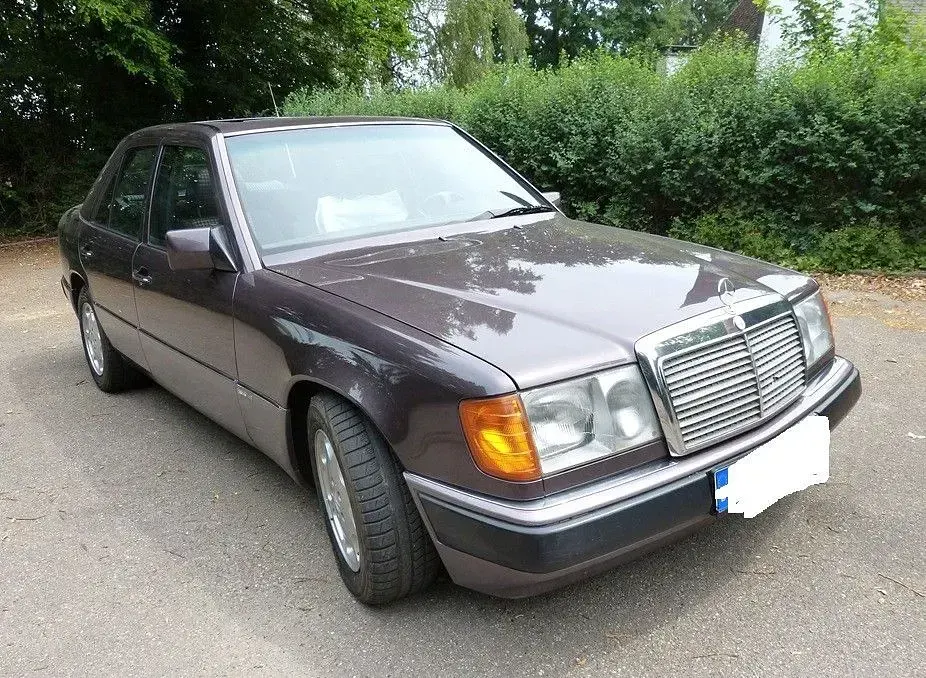 Gebraucht Mercedes E230 132 PS (97 kW) 1991 Violet Limousine