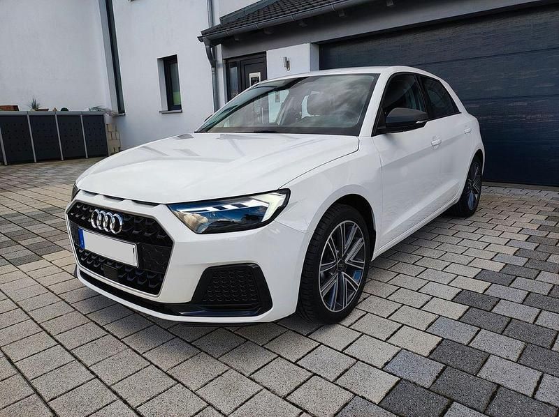 Weiß Gebraucht 2023 Audi A1 Sportback Advanced Kleinwagen | 19.750 € (Guter Preis) - Bild 1/4