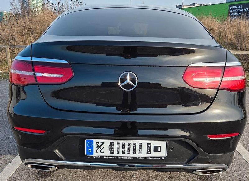 Gebraucht Mercedes GLC250 211 PS (155 kW) 2018 Schwarz Coupé