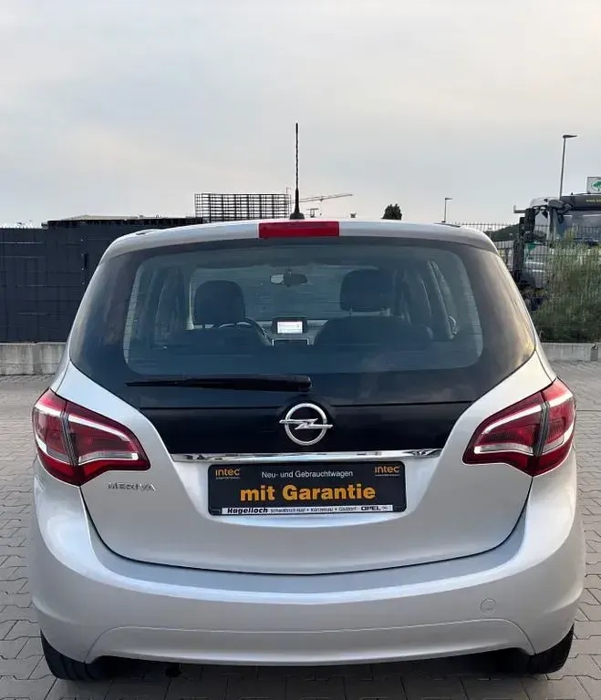 Gebraucht Opel Meriva Innovation 101 PS (74 kW) 2014 Silber Van / Kleinbus