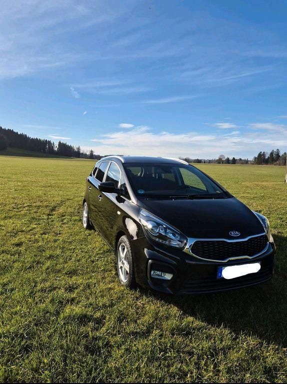 Schwarz Gebraucht 2018 Kia Carens DREAM-TEAM Edition Van / Kleinbus | 11.499 € (Fairer Preis) - Bild 1/4