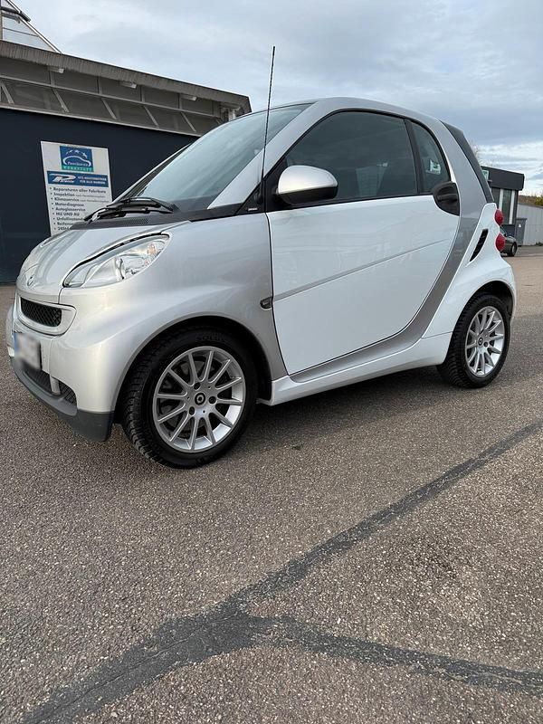 Gebraucht Smart ForTwo Coupé 71 PS (52 kW) 2011 Weiß Coupé