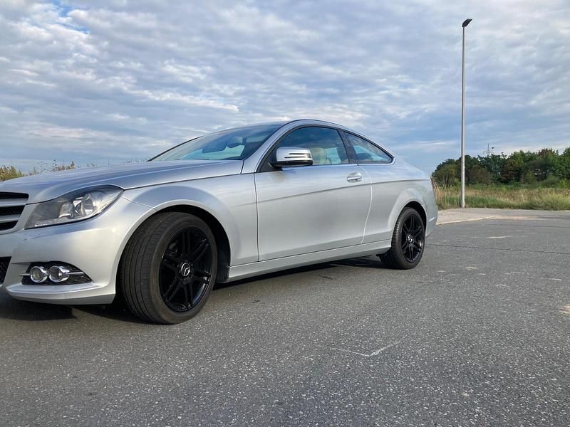 Gebraucht Mercedes C180 156 PS (114 kW) 2012 Silber Coupé