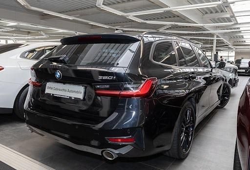 Gebraucht BMW 320 Advantage 184 PS (135 kW) 2022 Black sapphire Kombi