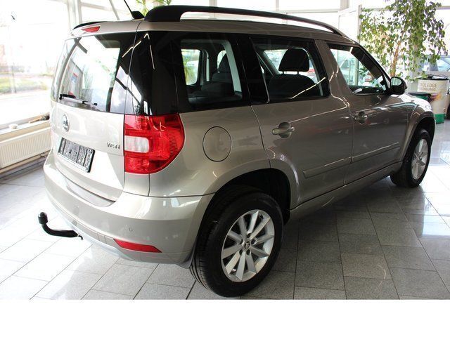 Gebraucht Skoda Yeti Ambition 110 PS (80 kW) 2015 Beige metallic SUV
