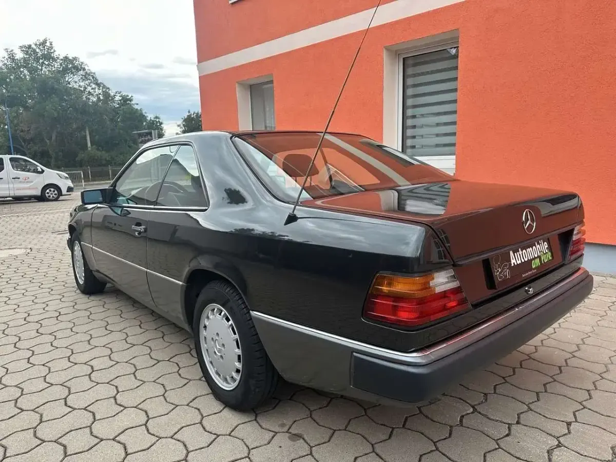Gebraucht Mercedes 230 132 PS (97 kW) 1992 Schwarz Coupé