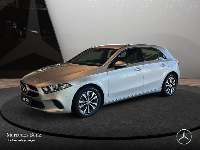 Silber Gebraucht 2023 Mercedes A180 Kleinwagen | 22.990 € (Superpreis) - Bild 1/4