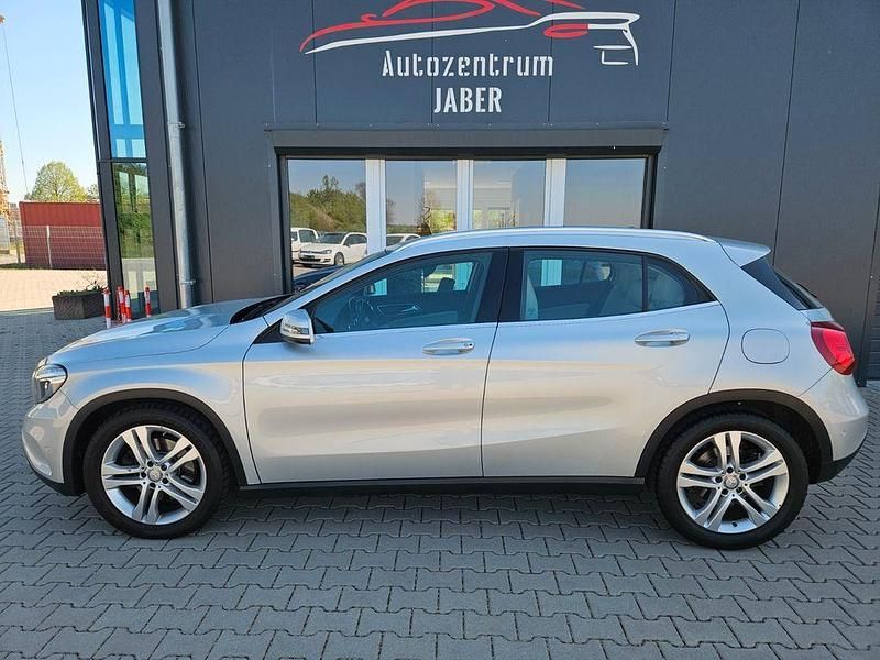 Gebraucht Mercedes GLA250 211 PS (155 kW) 2014 Silber SUV
