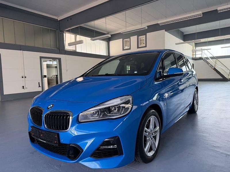 Blau Gebraucht 2022 BMW 220 Gran Tourer M Sport Van / Kleinbus | 24.900 € (Fairer Preis) - Bild 1/4