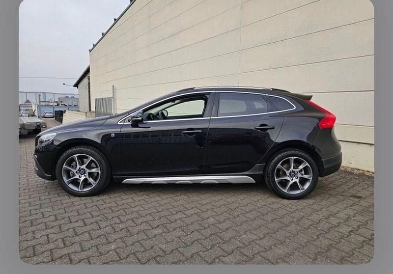 Gebraucht Volvo V40 150 PS (110 kW) 2015 Schwarz Limousine