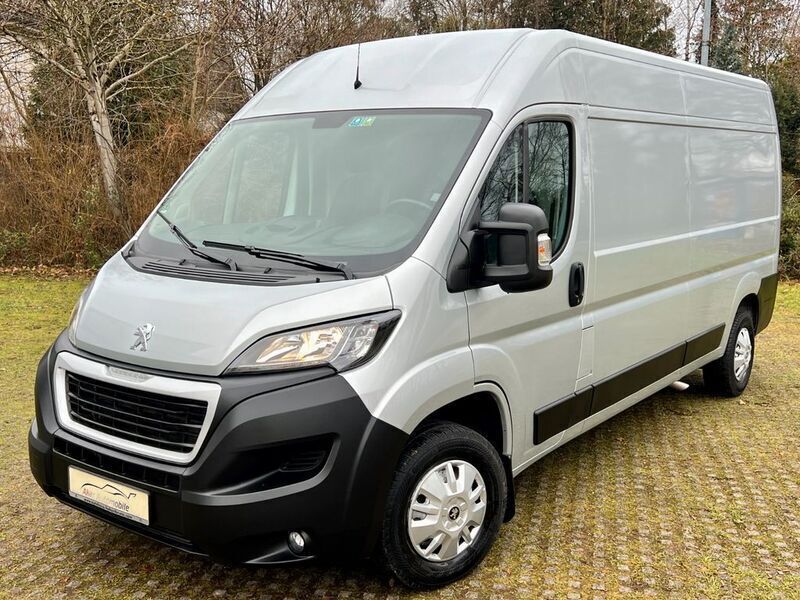 Grau Gebraucht 2020 Peugeot Boxer Premium Van | 21.990 € (Etwas zu teuer) - Bild 1/4